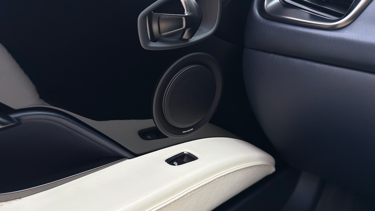 Used Aston Martin DBS 2021 for sale - 78045711: Photo 22