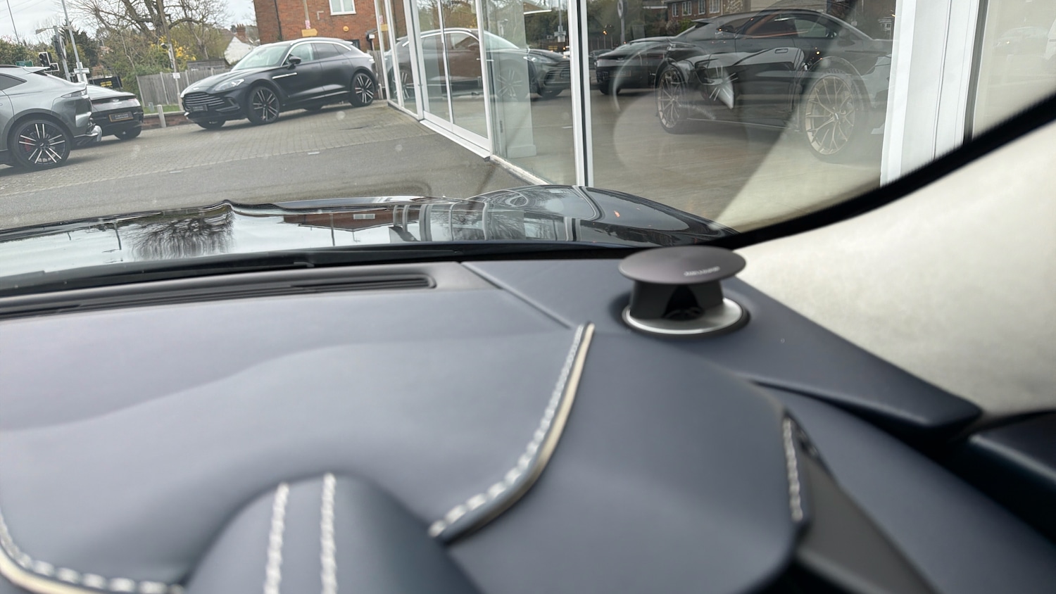 Used Aston Martin DBS 2021 for sale - 78045711: Photo 23