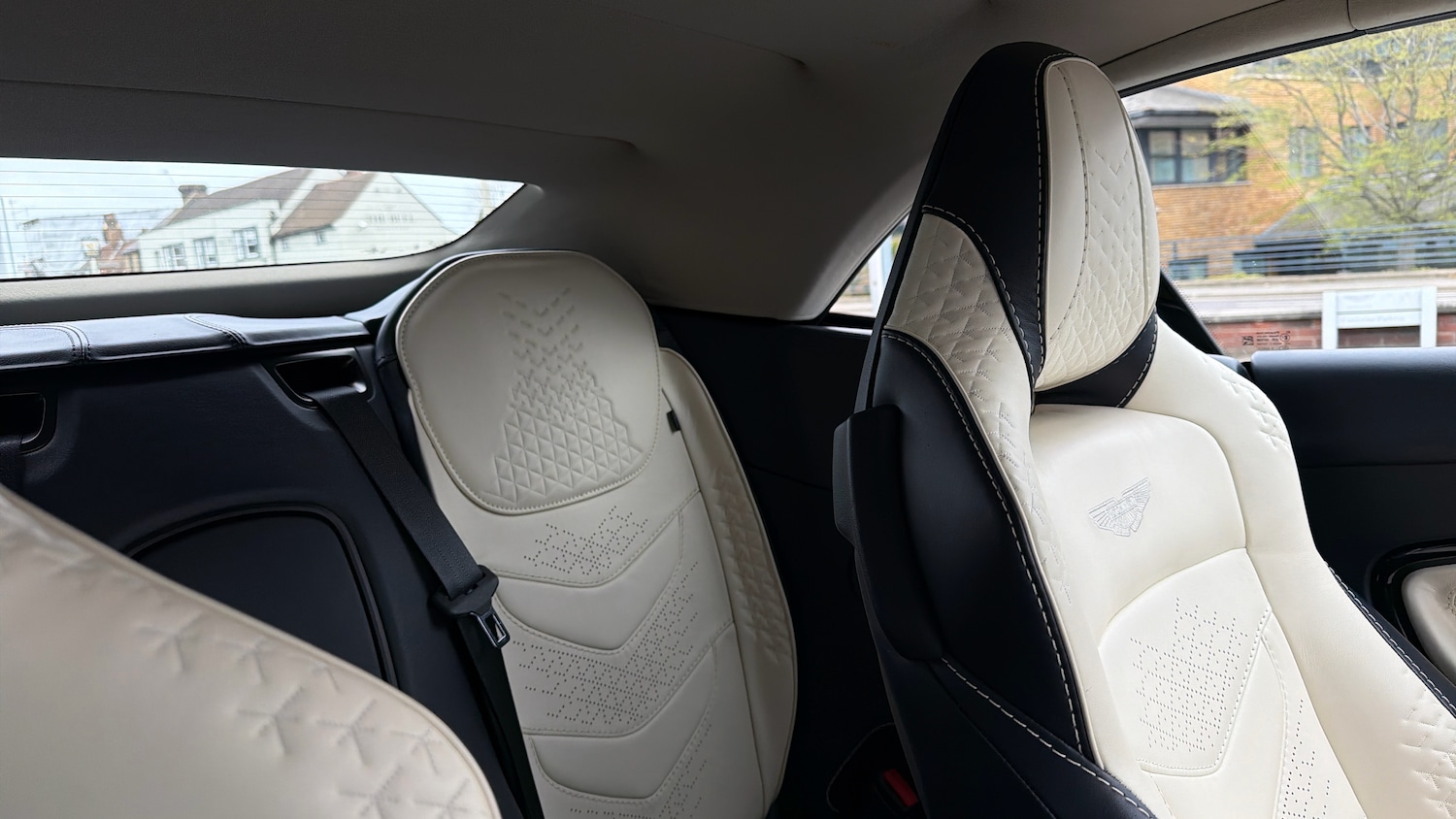 Used Aston Martin DBS 2021 for sale - 78045711: Photo 25