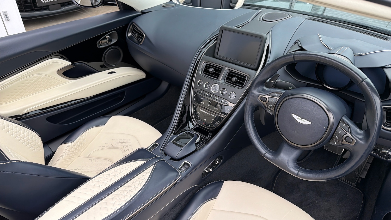 Used Aston Martin DBS 2021 for sale - 78045711: Photo 3