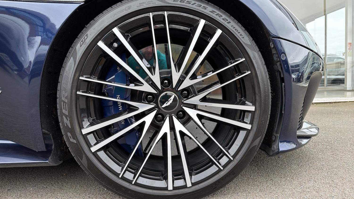 Used Aston Martin DBS 2021 for sale - 78045711: Photo 4