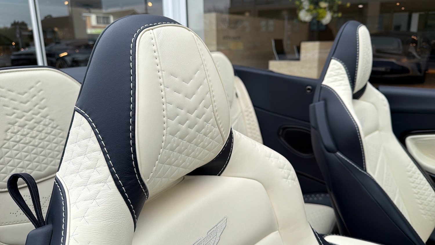 Used Aston Martin DBS 2021 for sale - 78045711: Photo 5