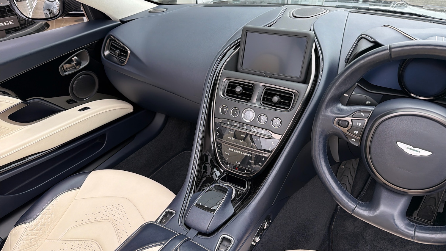 Used Aston Martin DBS 2021 for sale - 78045711: Photo 9