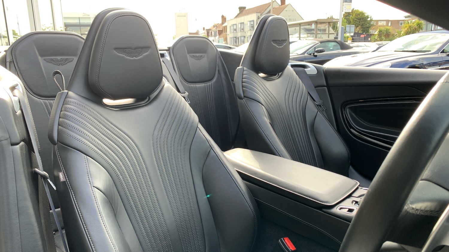 Used Aston Martin DB11 for sale - 76725779: Photo 11