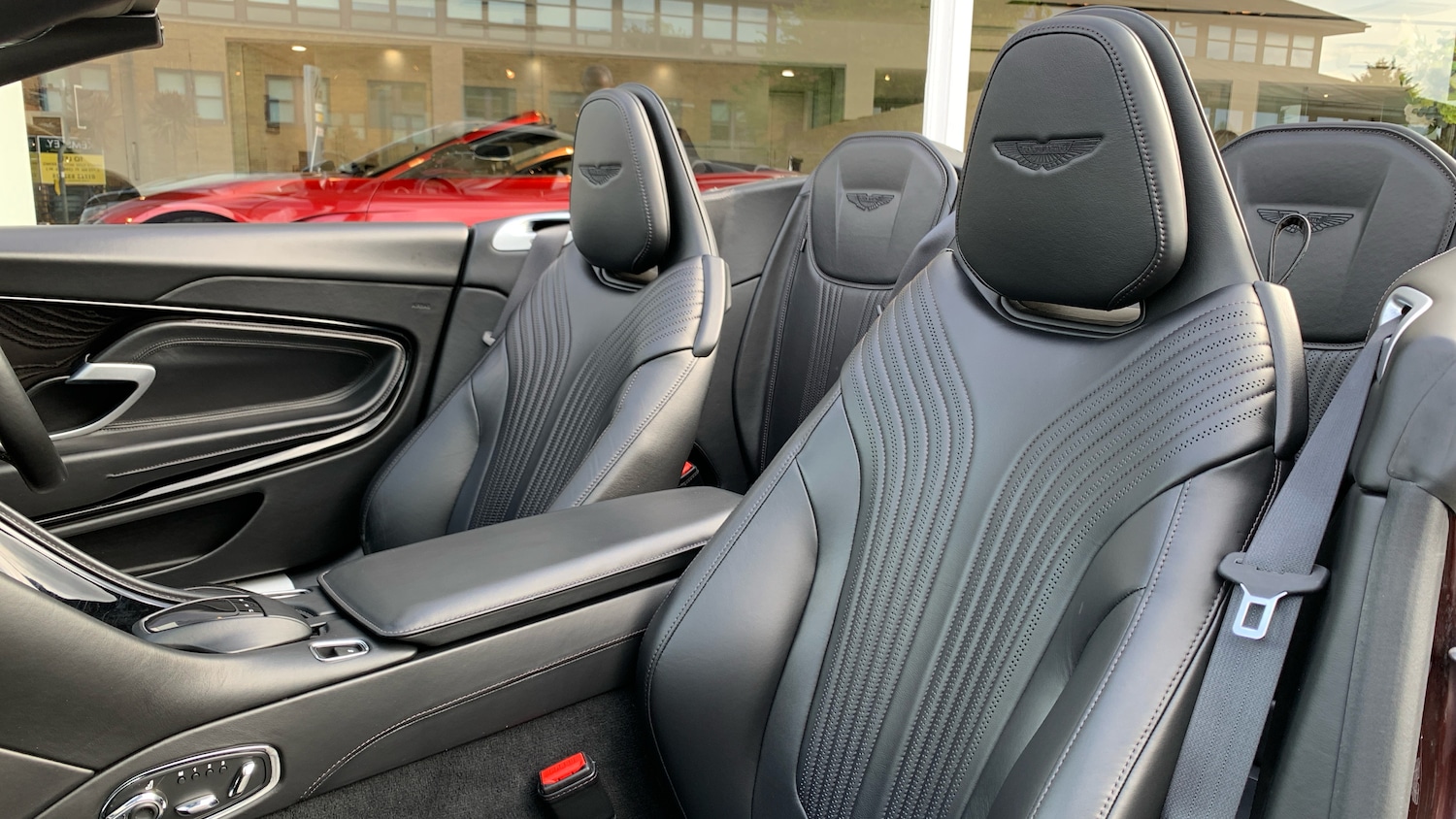 Used Aston Martin DB11 for sale - 76725779: Photo 16