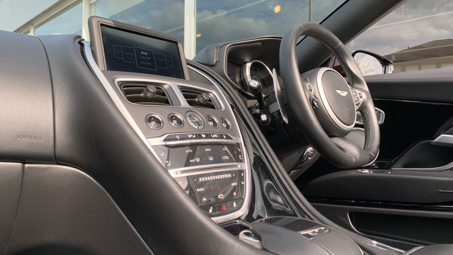 Used Aston Martin DB11 for sale - 76725779: Photo 21