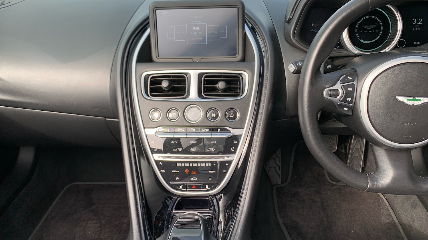 Used Aston Martin DB11 for sale - 76725779: Photo 9