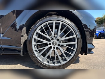 Used Aston Martin DBX 2025 for sale - 79483113: Photo