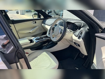 Used Aston Martin DBX 2021 for sale - 78945096: Photo