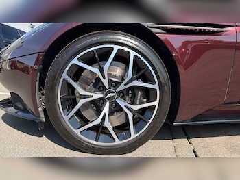 Used Aston Martin DB11 2018 for sale - 79531271: Photo