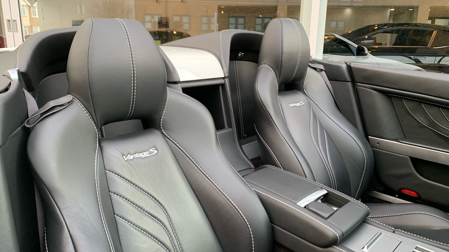 Used Aston Martin Vantage 2013 for sale - 77073000: Photo 11