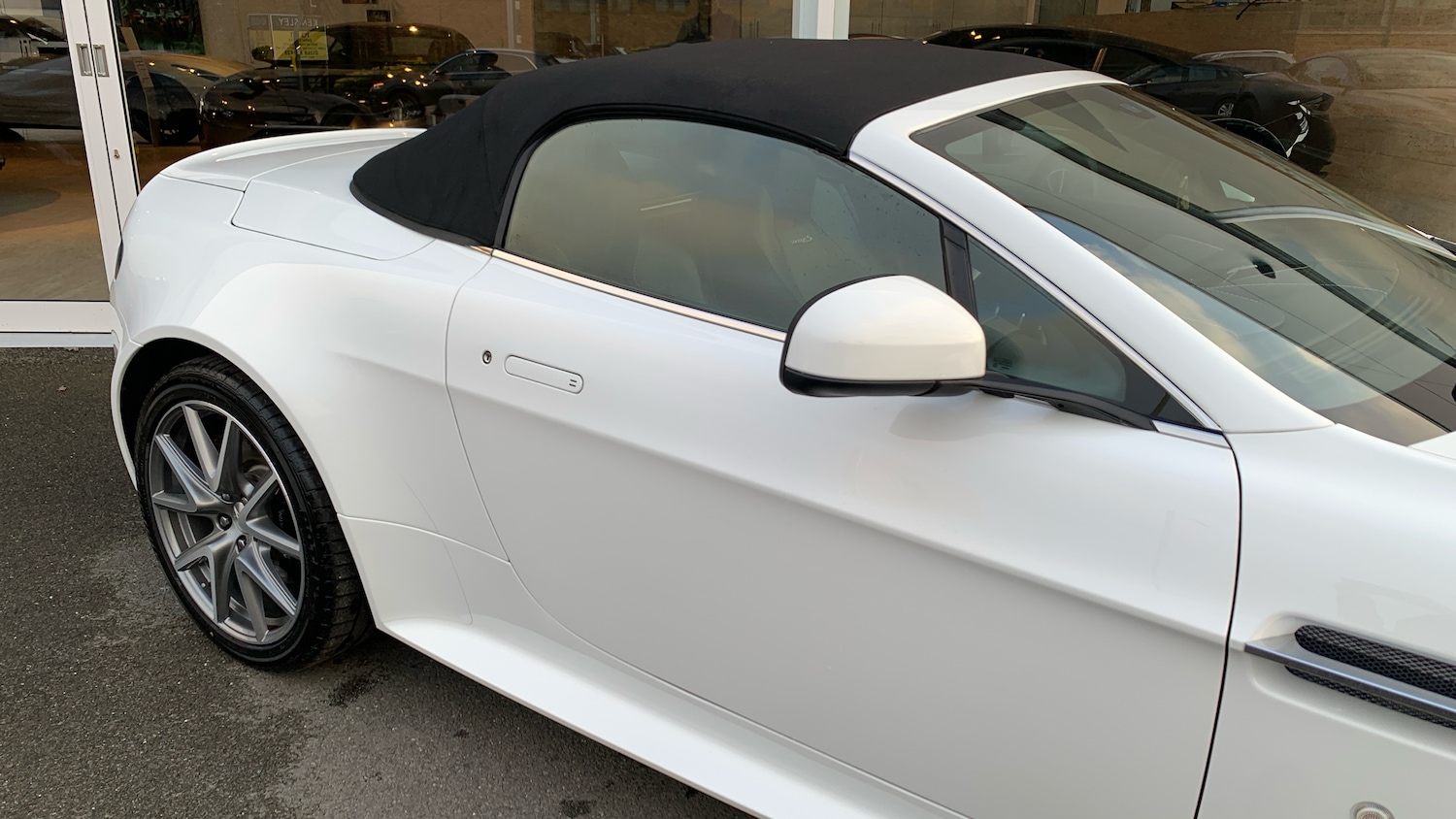 Used Aston Martin Vantage 2013 for sale - 77073000: Photo 15