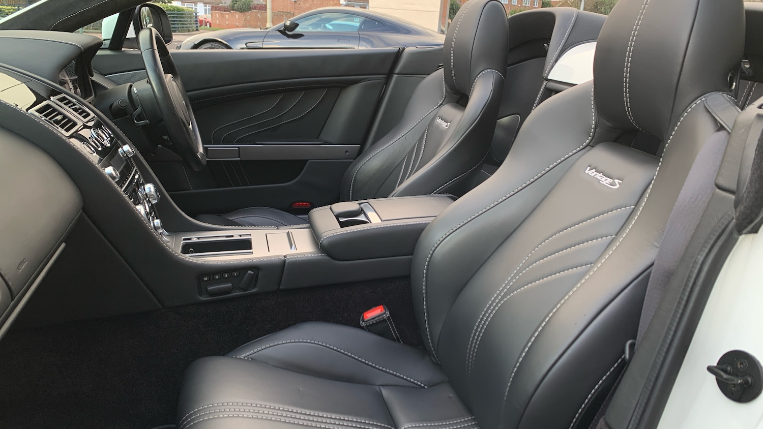 Used Aston Martin Vantage 2013 for sale - 77073000: Photo 21