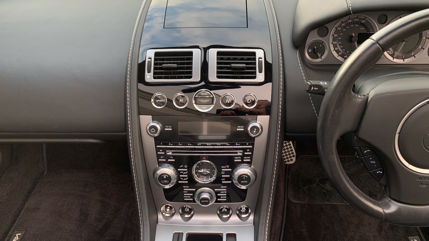 Used Aston Martin Vantage 2013 for sale - 77073000: Photo 9