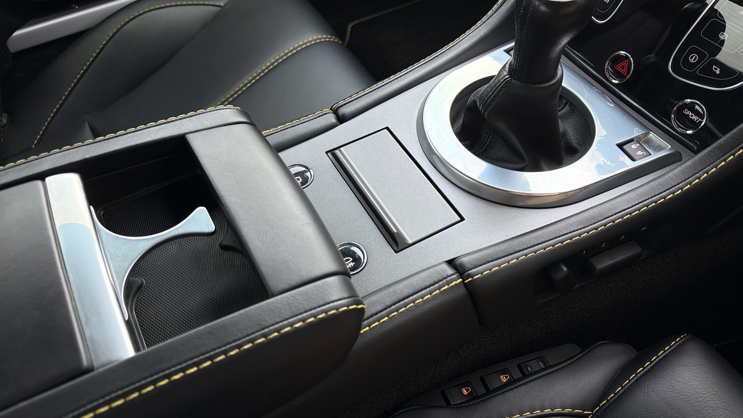 Used Aston Martin Vantage for sale - 77535748: Photo 23