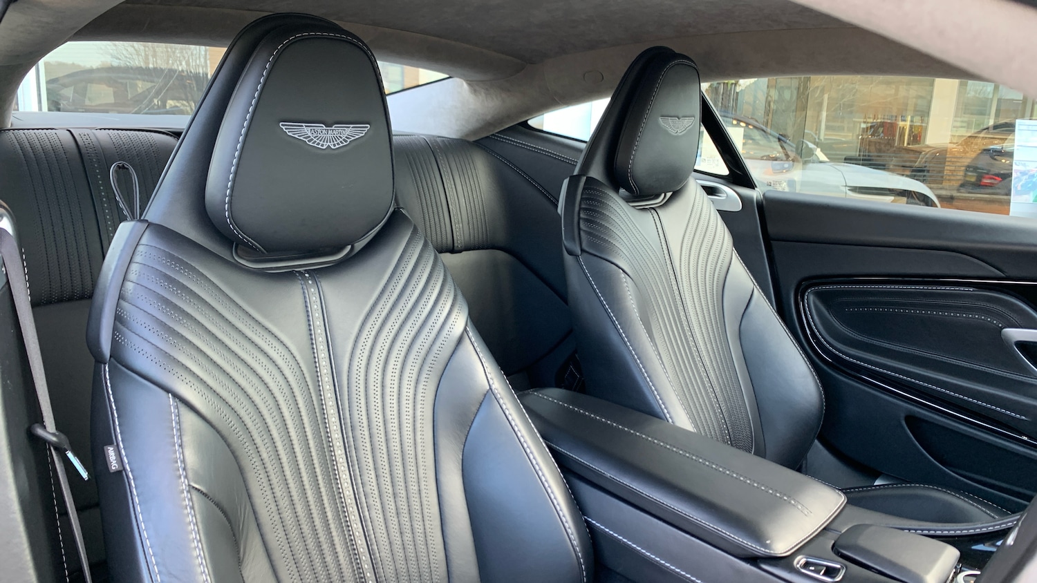Used Aston Martin DB11 2019 for sale - 77329021: Photo 11
