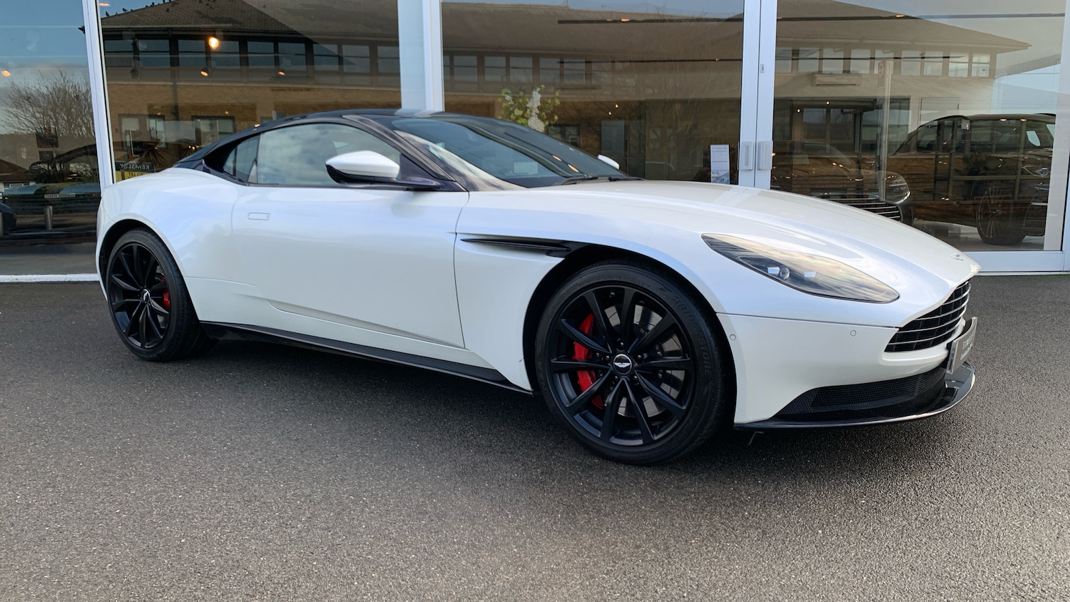 Used Aston Martin DB11 2019 for sale - 77329021: Photo 16