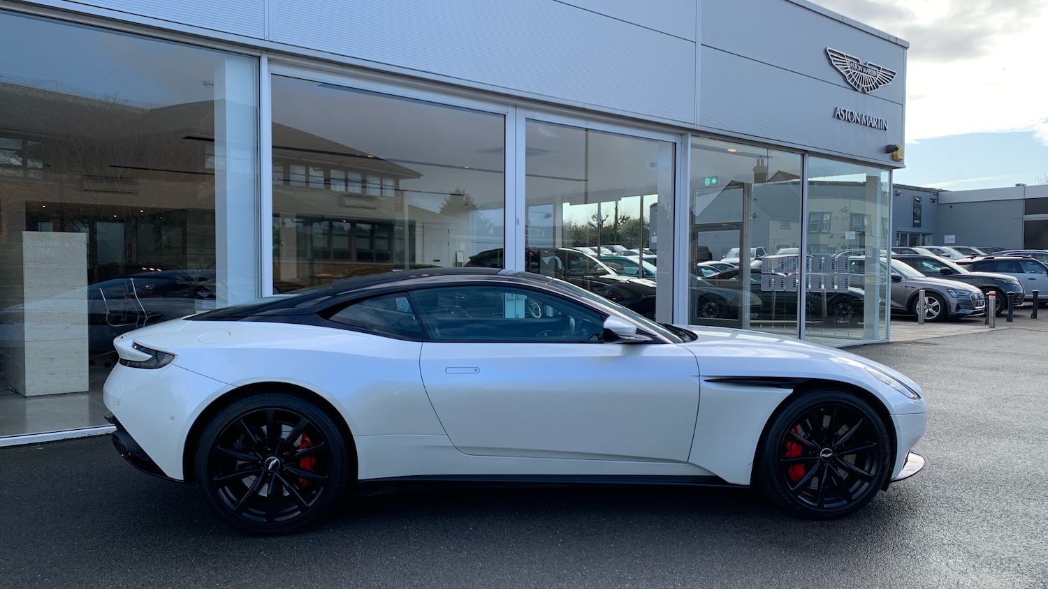 Used Aston Martin DB11 2019 for sale - 77329021: Photo 17