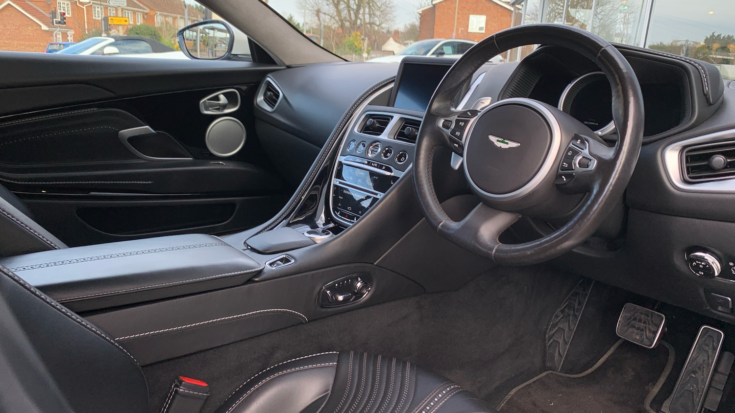 Used Aston Martin DB11 2019 for sale - 77329021: Photo 24
