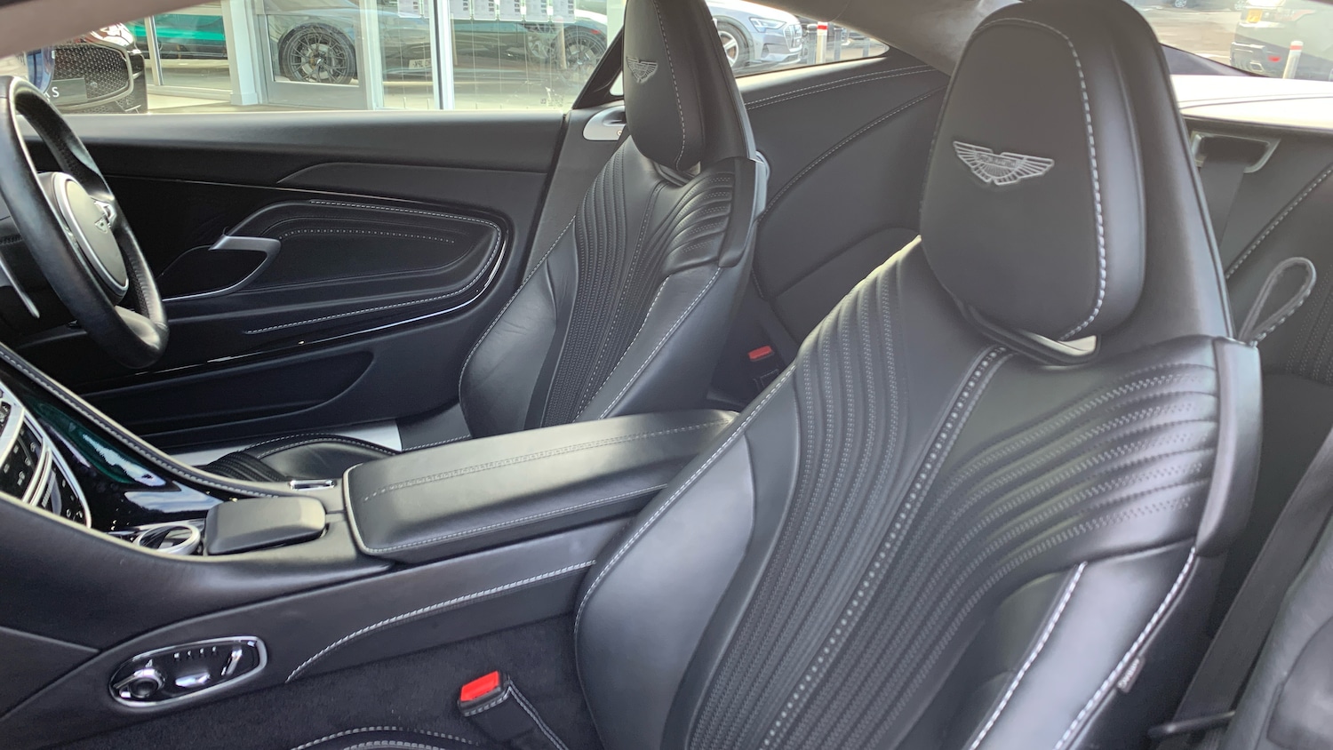 Used Aston Martin DB11 2019 for sale - 77329021: Photo 25