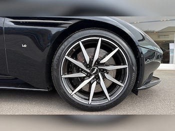 Used Aston Martin DB11 2017 for sale - 79588935: Photo