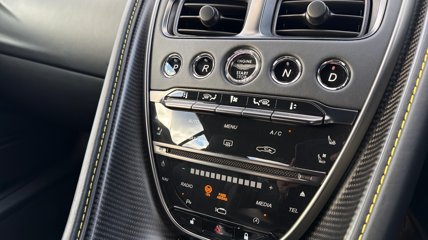 Used Aston Martin DB11 2018 for sale - 77251134: Photo 14