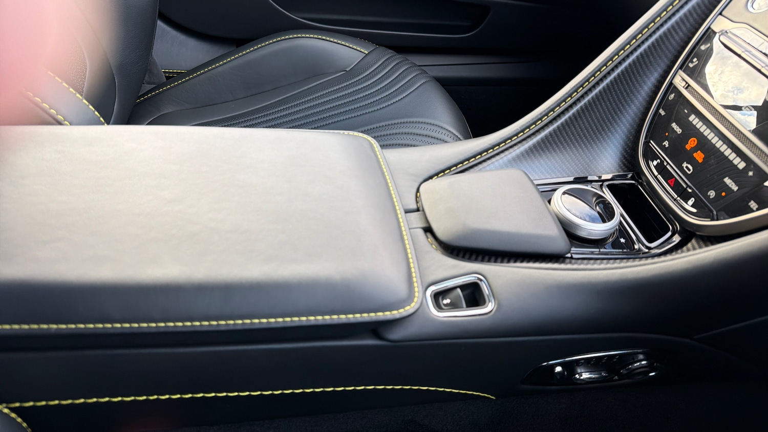 Used Aston Martin DB11 2018 for sale - 77251134: Photo 19