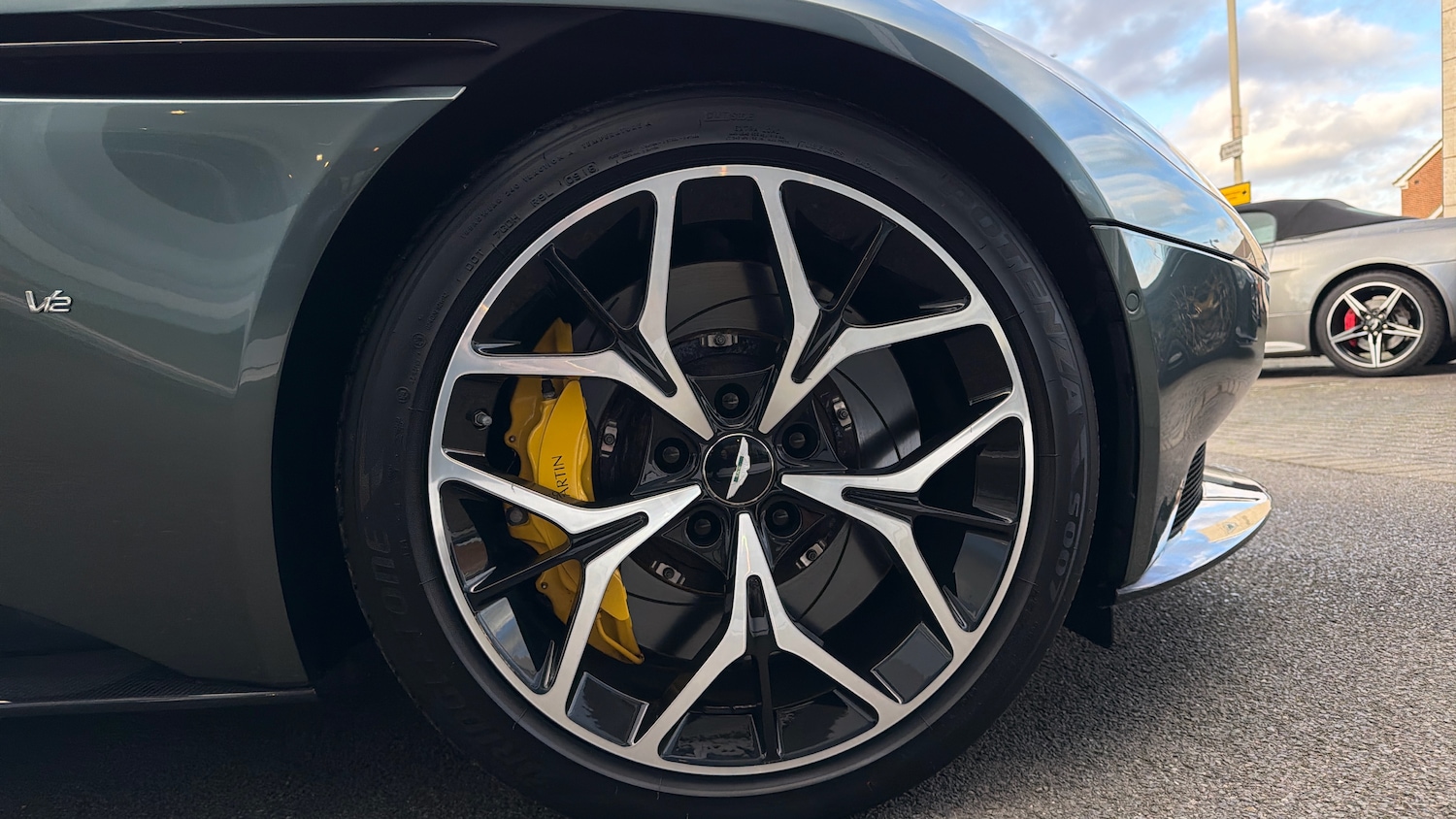 Used Aston Martin DB11 2018 for sale - 77251134: Photo 4