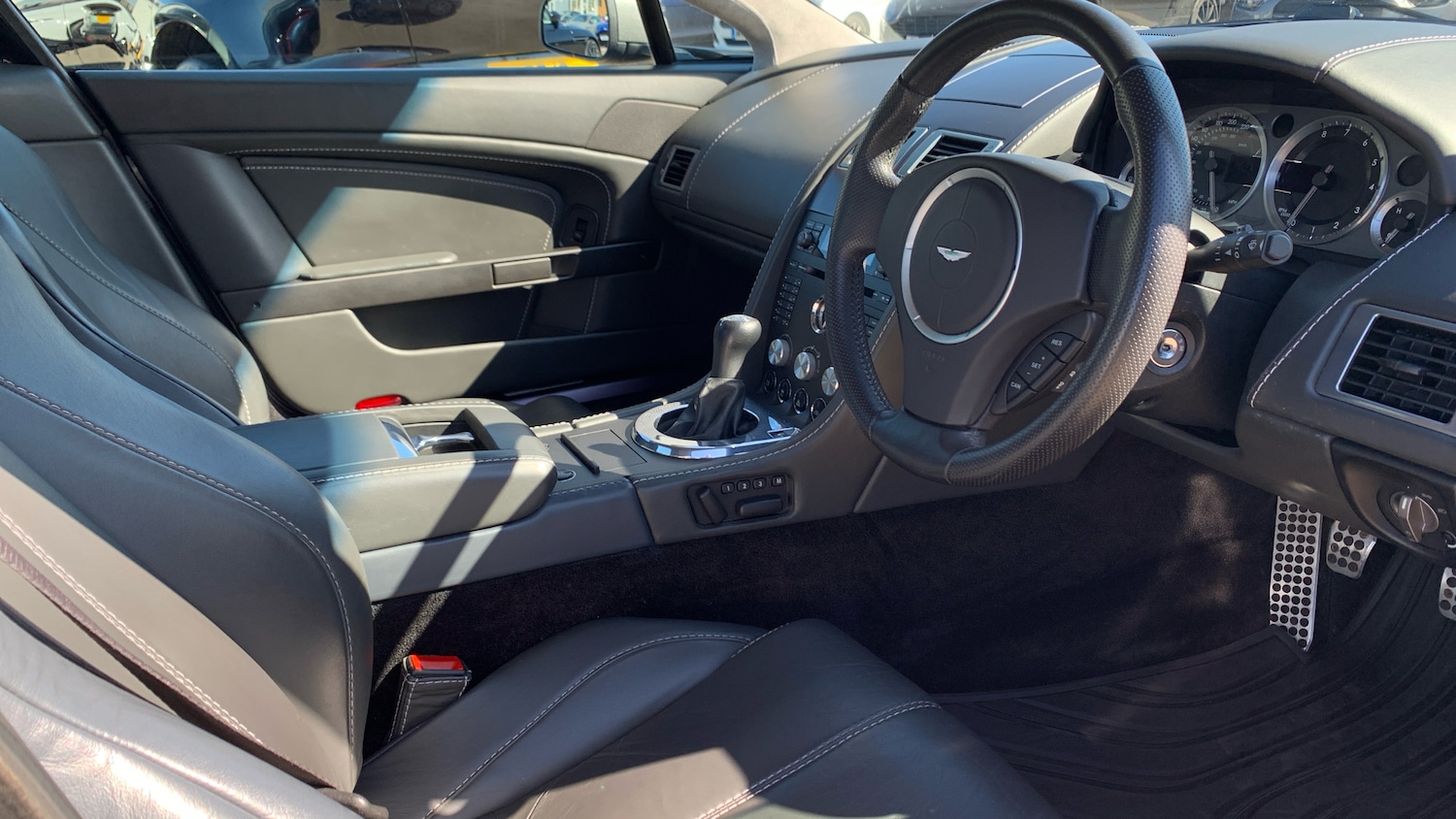 Used Aston Martin Vantage 2008 for sale - 76164841: Photo 14