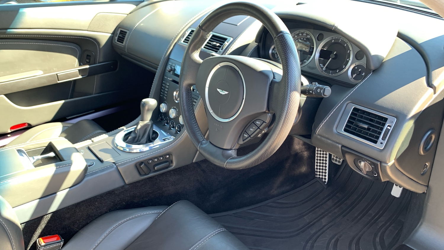 Used Aston Martin Vantage 2008 for sale - 76164841: Photo 3