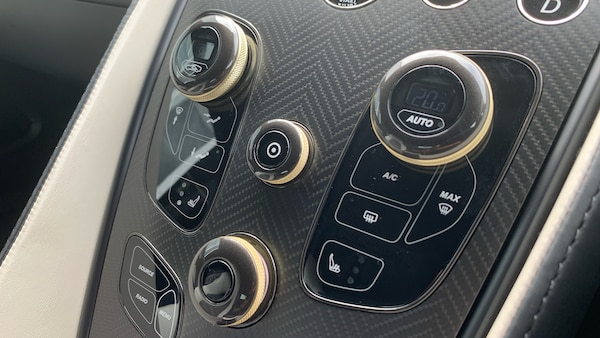 Used Aston Martin Vanquish 2017 for sale - 75446626: Photo 14