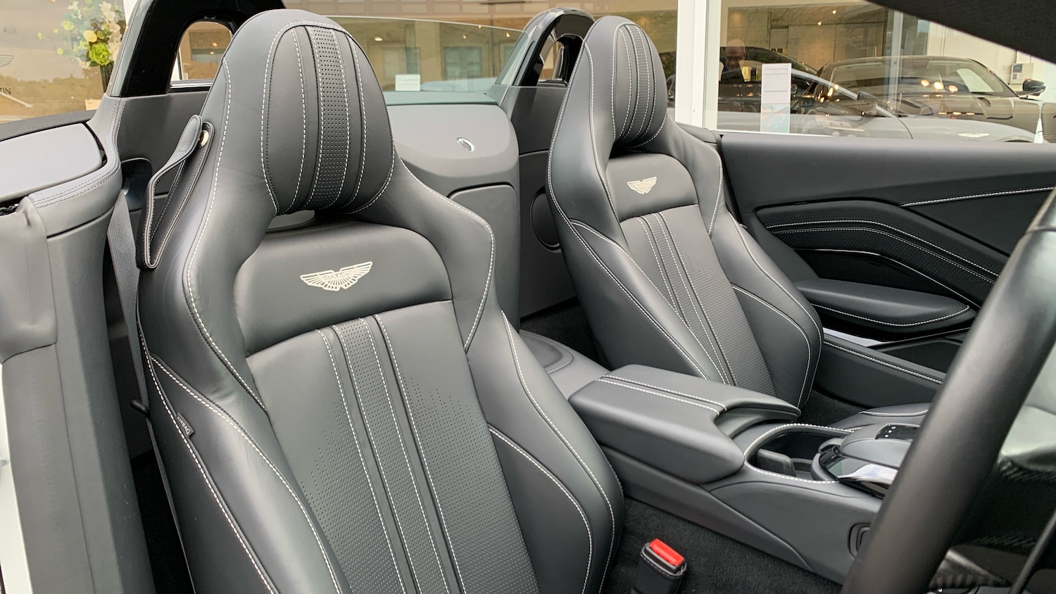 Used Aston Martin Vantage 2024 for sale - 76237333: Photo 11