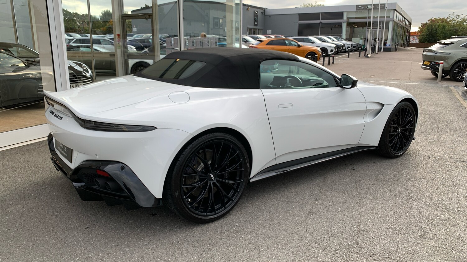 Used Aston Martin Vantage 2024 for sale - 76237333: Photo 16