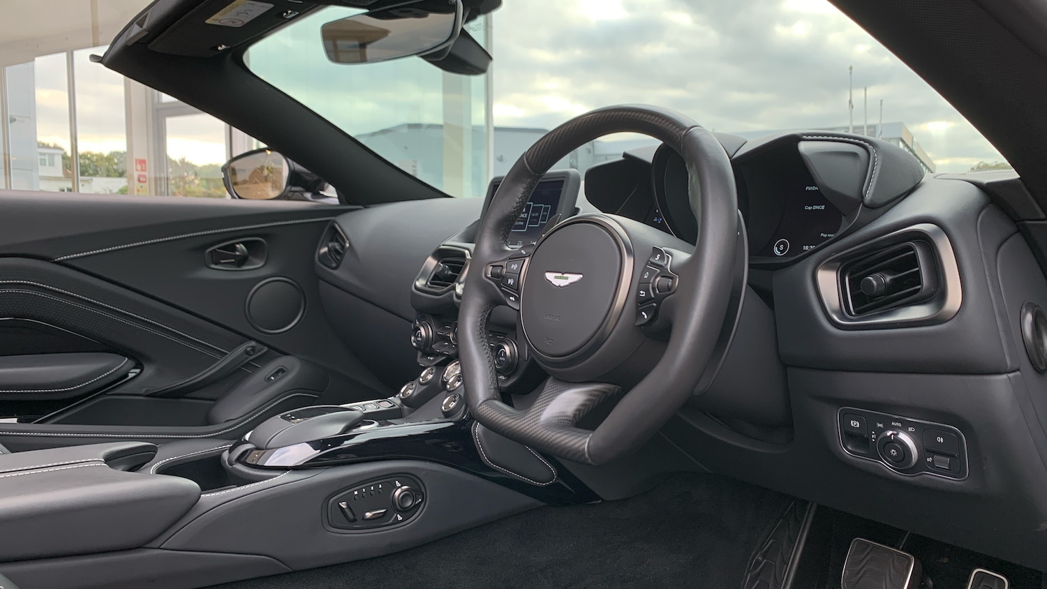 Used Aston Martin Vantage 2024 for sale - 76237333: Photo 19