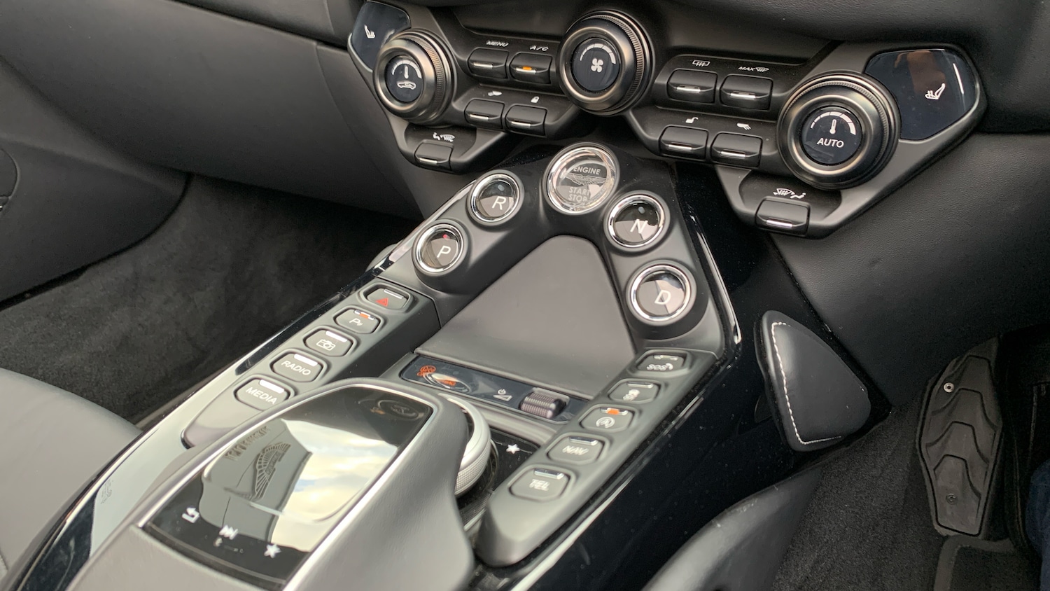 Used Aston Martin Vantage 2024 for sale - 76237333: Photo 21