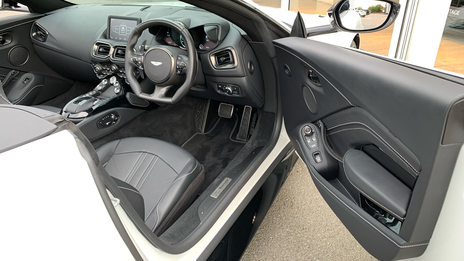 Used Aston Martin Vantage 2024 for sale - 76237333: Photo 22