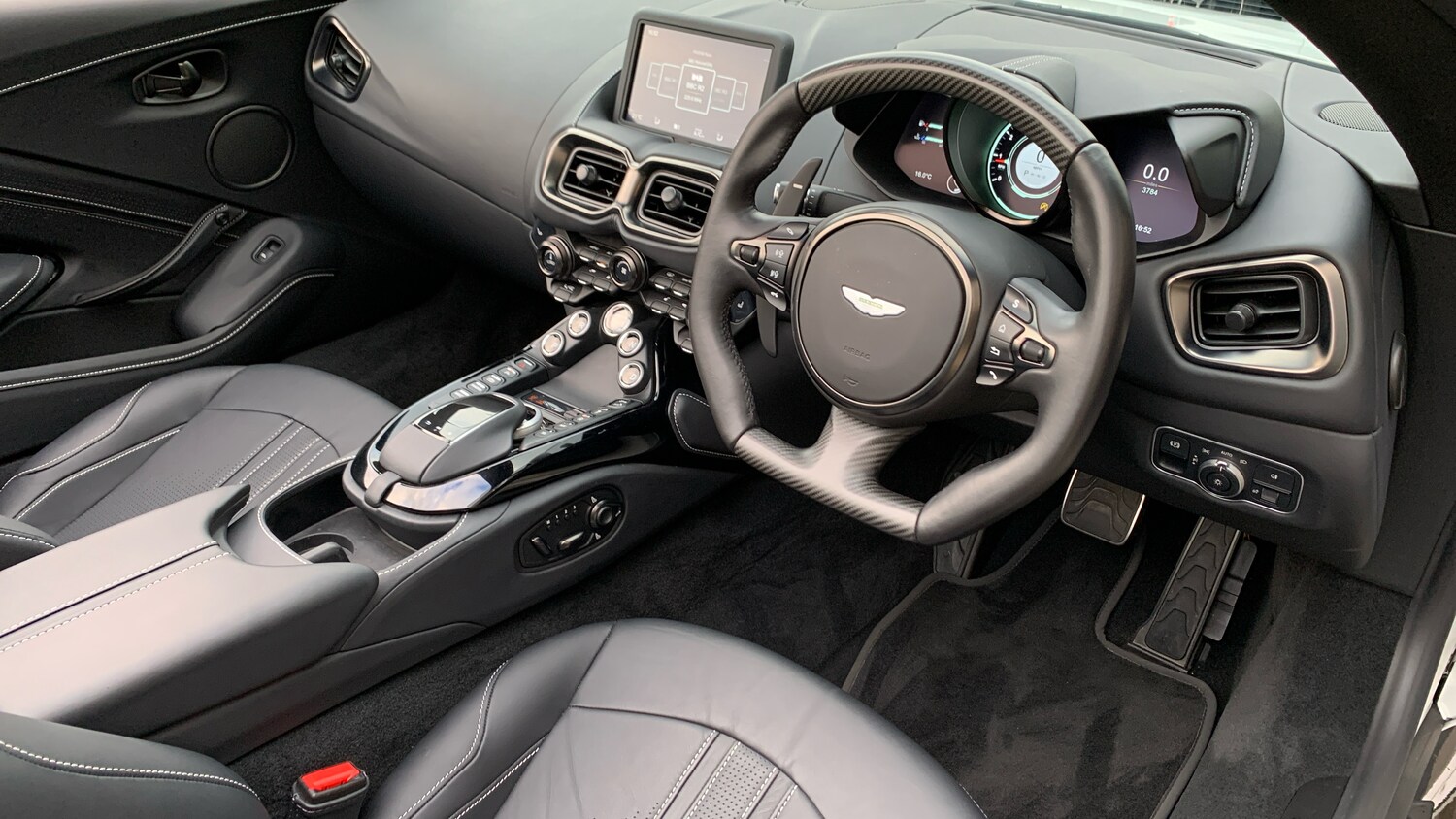 Used Aston Martin Vantage 2024 for sale - 76237333: Photo 3