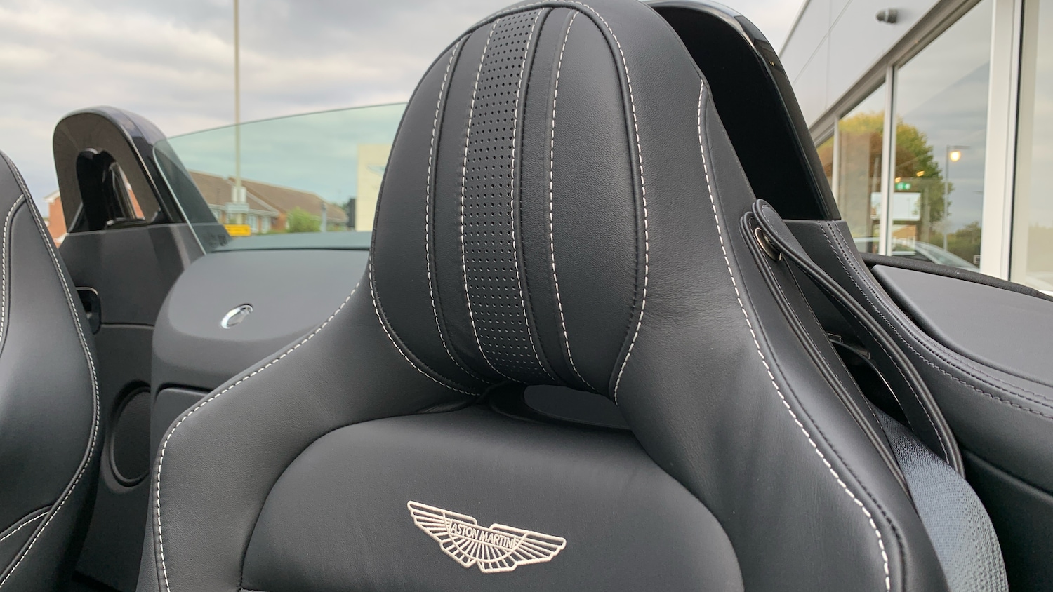 Used Aston Martin Vantage 2024 for sale - 76237333: Photo 5