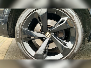 Used Bentley Bentayga 2019 for sale - 76164802: Photo