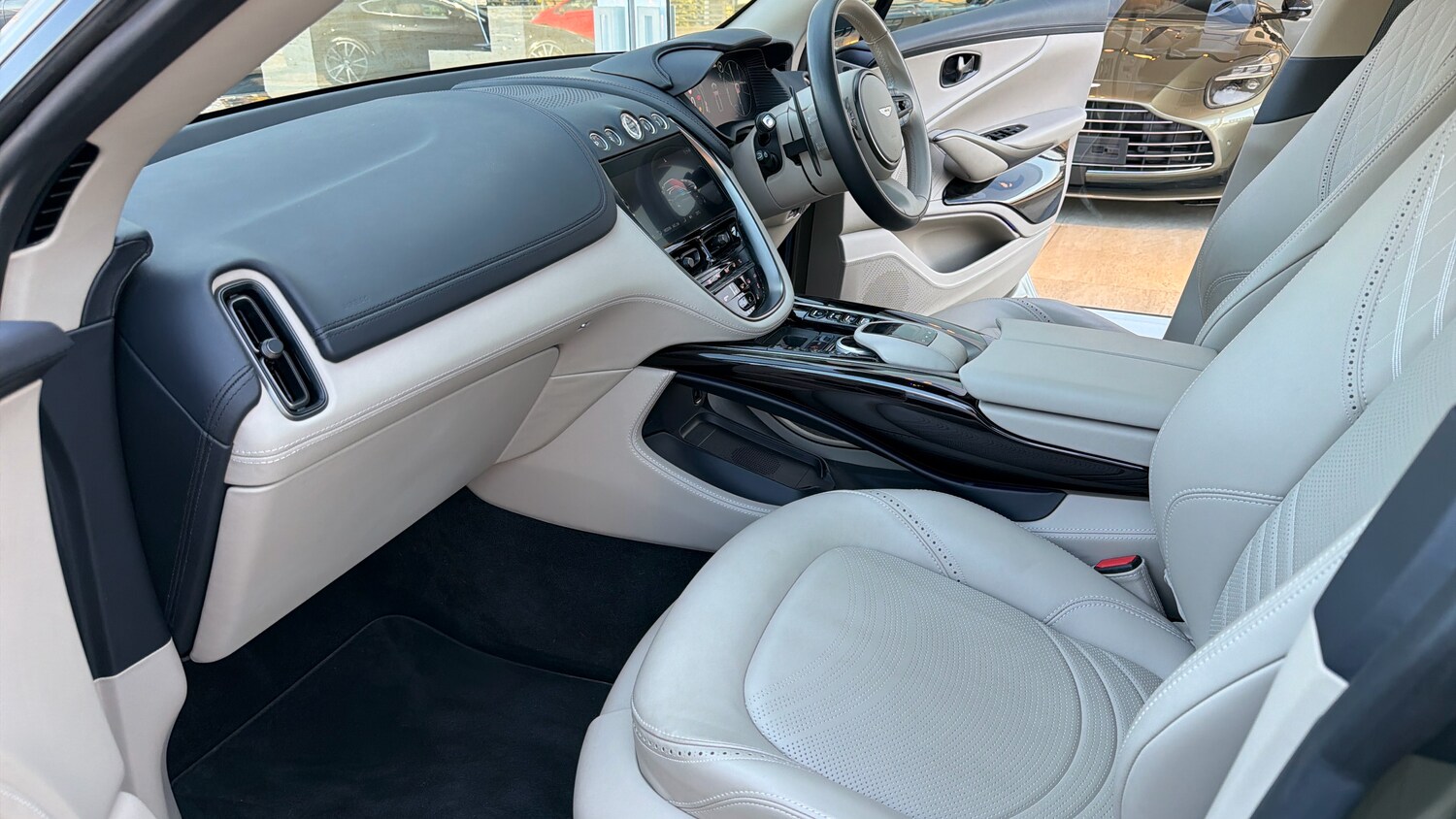 Used Aston Martin DBX 2024 for sale - 77643497: Photo 14