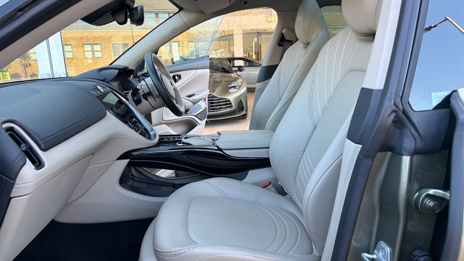 Used Aston Martin DBX 2024 for sale - 77643497: Photo 16