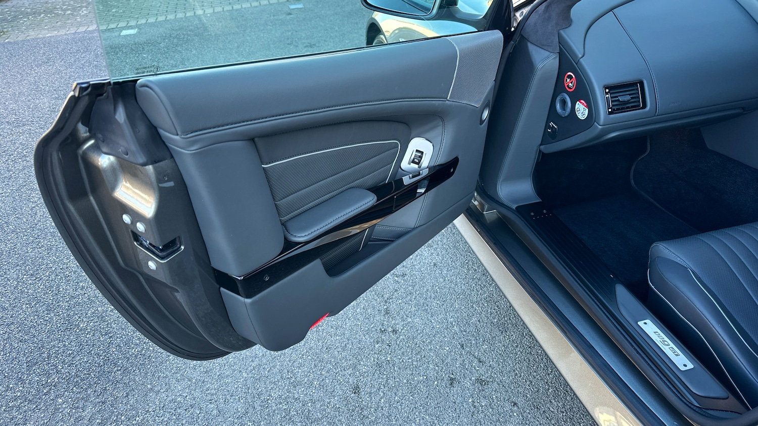 Used Aston Martin DB9 for sale - 77694138: Photo 21