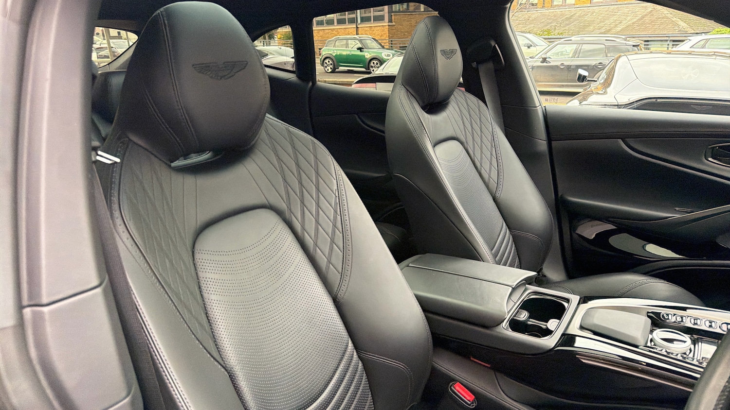 Used Aston Martin DBX 2022 for sale - 76910956: Photo 11