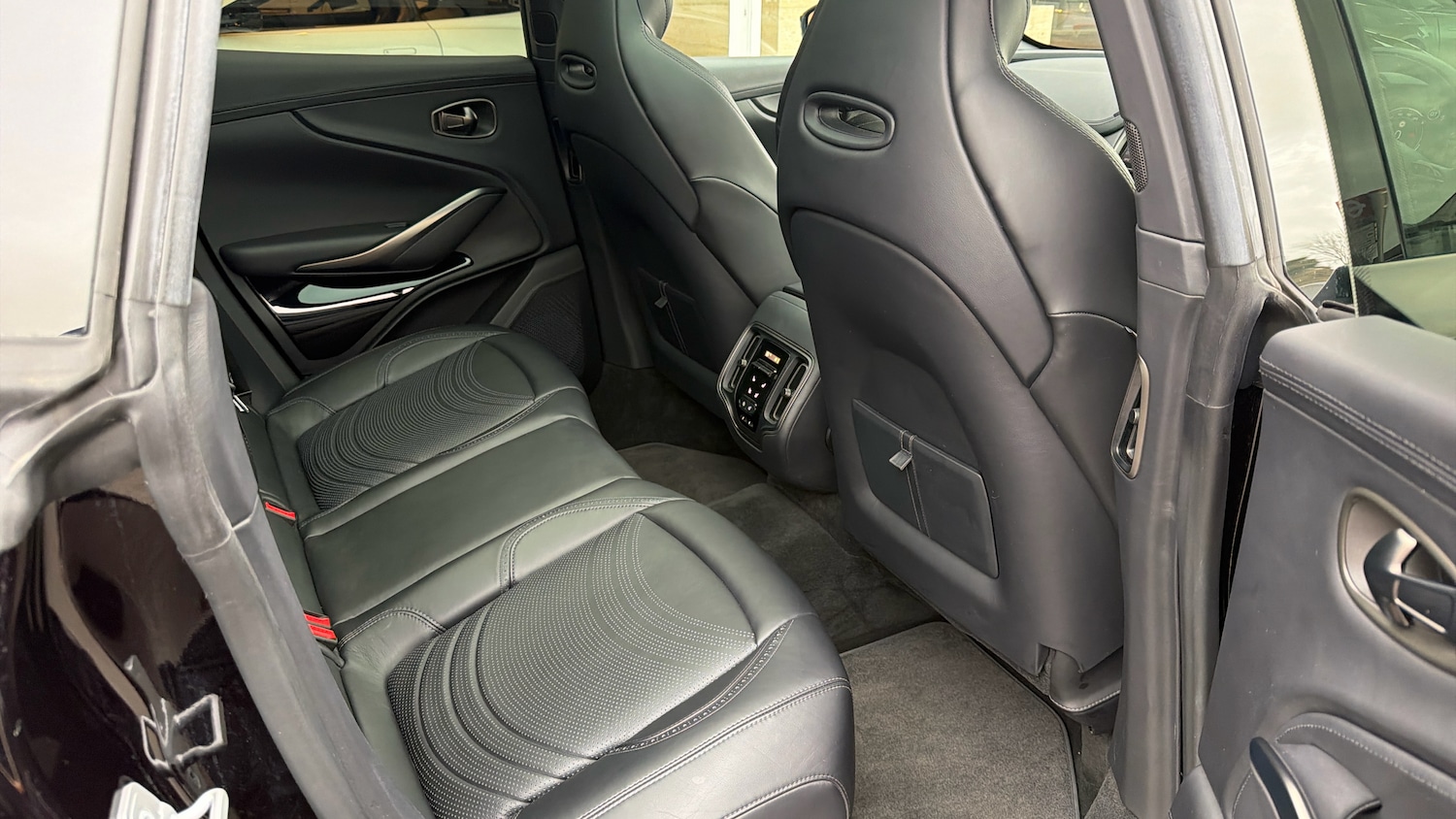 Used Aston Martin DBX 2022 for sale - 76910956: Photo 16