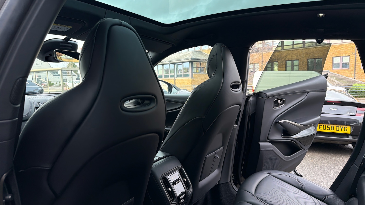 Used Aston Martin DBX 2022 for sale - 76910956: Photo 18