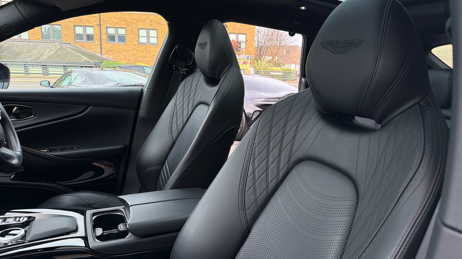 Used Aston Martin DBX 2022 for sale - 76910956: Photo 20