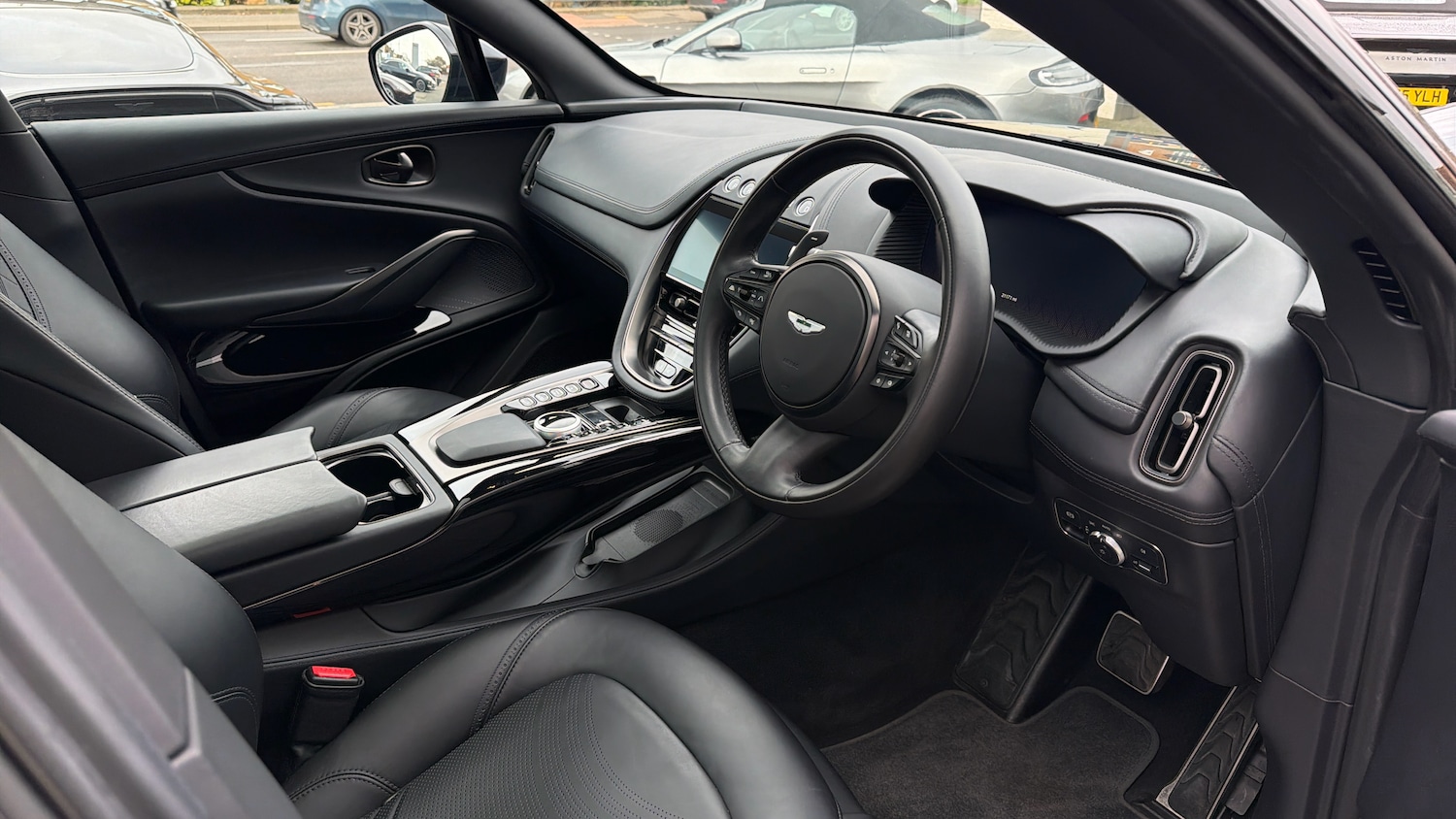 Used Aston Martin DBX 2022 for sale - 76910956: Photo 3