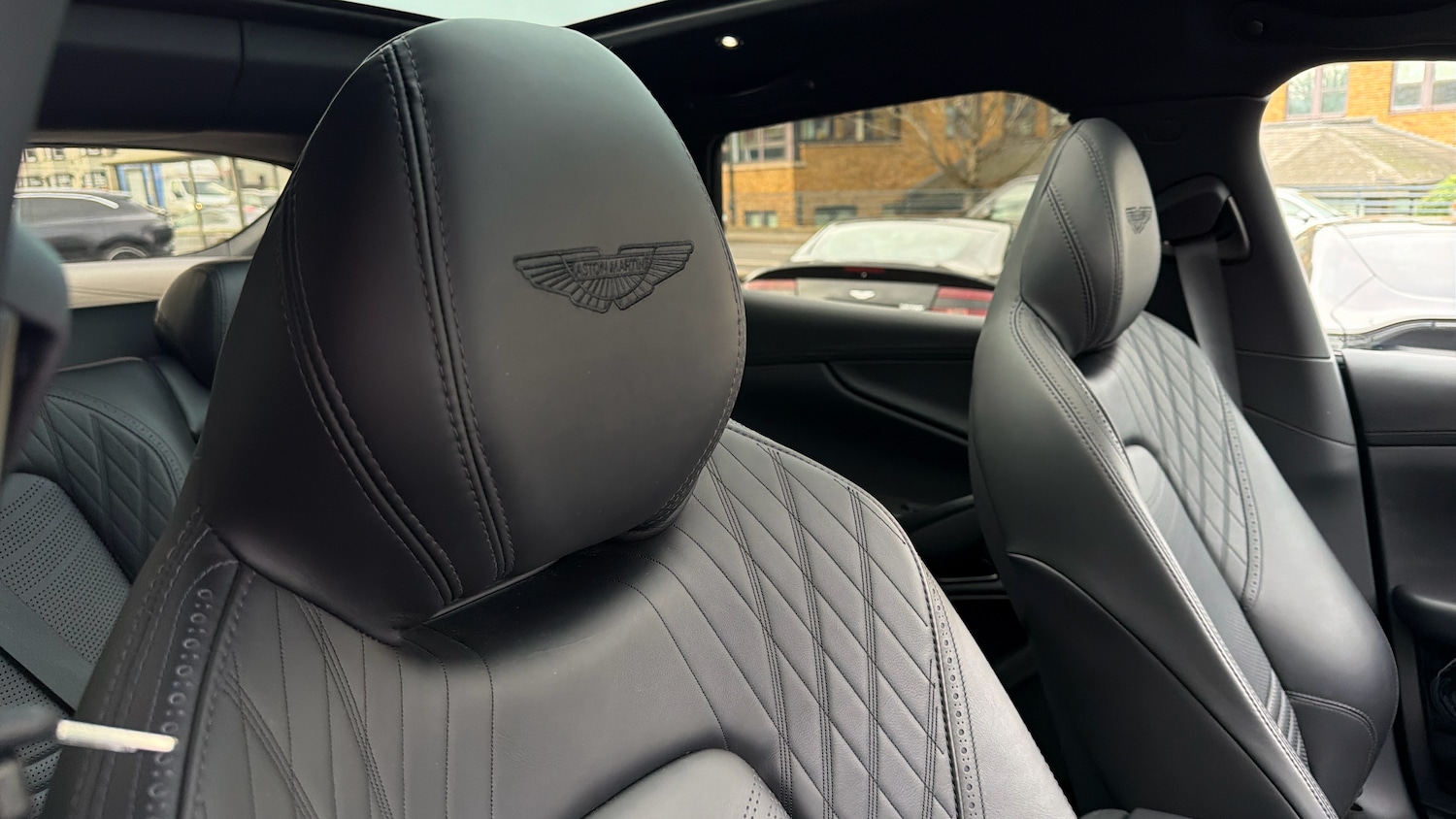 Used Aston Martin DBX 2022 for sale - 76910956: Photo 5