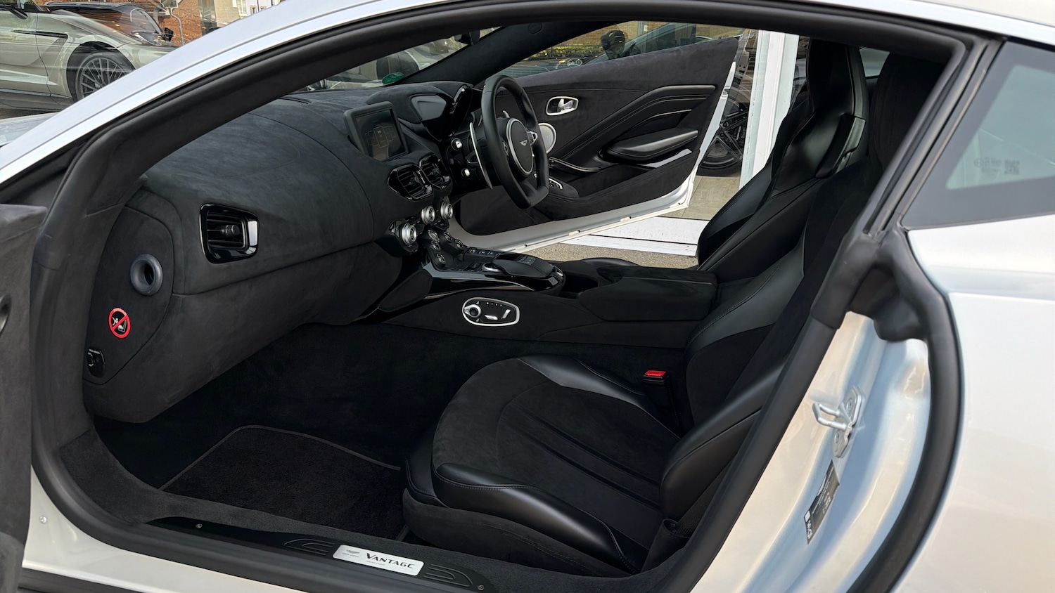 Used Aston Martin Vantage 2019 for sale - 78098086: Photo 14