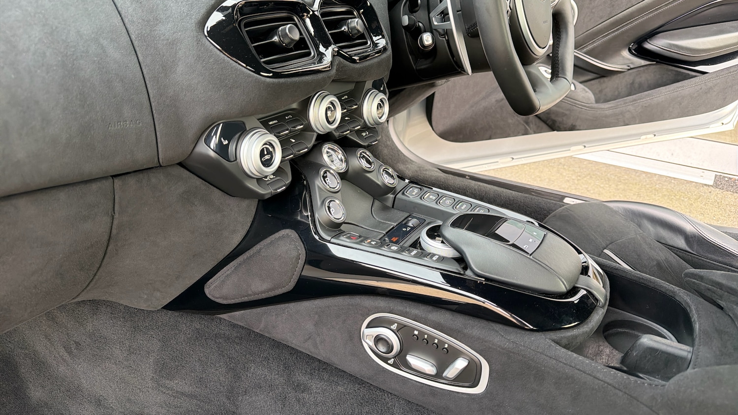 Used Aston Martin Vantage 2019 for sale - 78098086: Photo 18